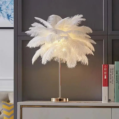 Lampe de table en plumes d'autruche, design nordique moderne, lumière chaude, rose et blanc - Luminous Place