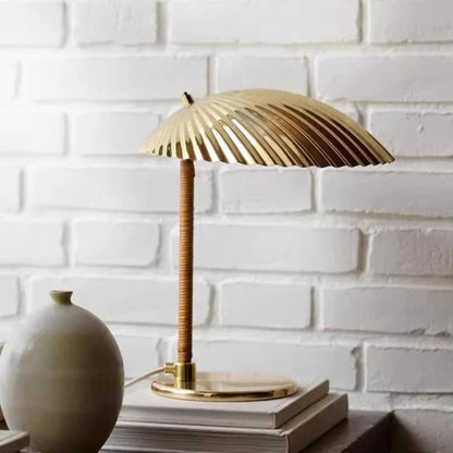 Lampe de table LED en fer style nordique en forme de coquille, lumière d’ambiance chaleureuse - Luminous Place