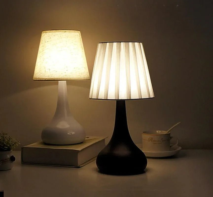 Lampe de table moderne en métal noir avec lumière LED chaude rétro - Luminous Place