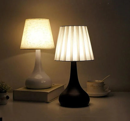 Lampe de table moderne en métal noir avec lumière LED chaude rétro - Luminous Place