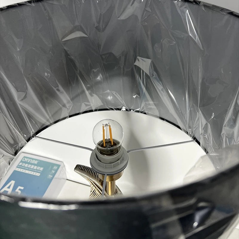 Lampe de table rétro en résine avec base en marbre naturel, lumière chaude relaxante - Luminous Place