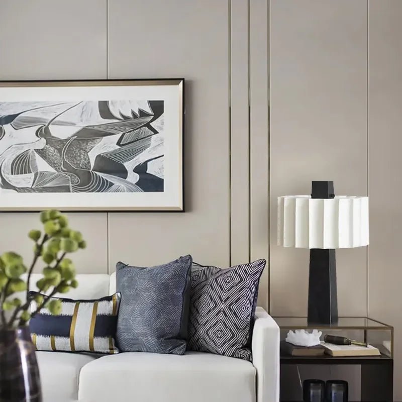 Lampe de table verticale scandinave minimaliste noire, éclairage cosy pour salon et chambre - Luminous Place