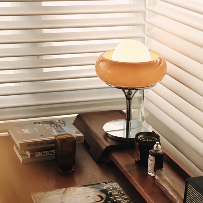 Lampe de table vintage médiévale à intensité variable avec abat - jour en verre pour ambiance chaleureuse - Luminous Place