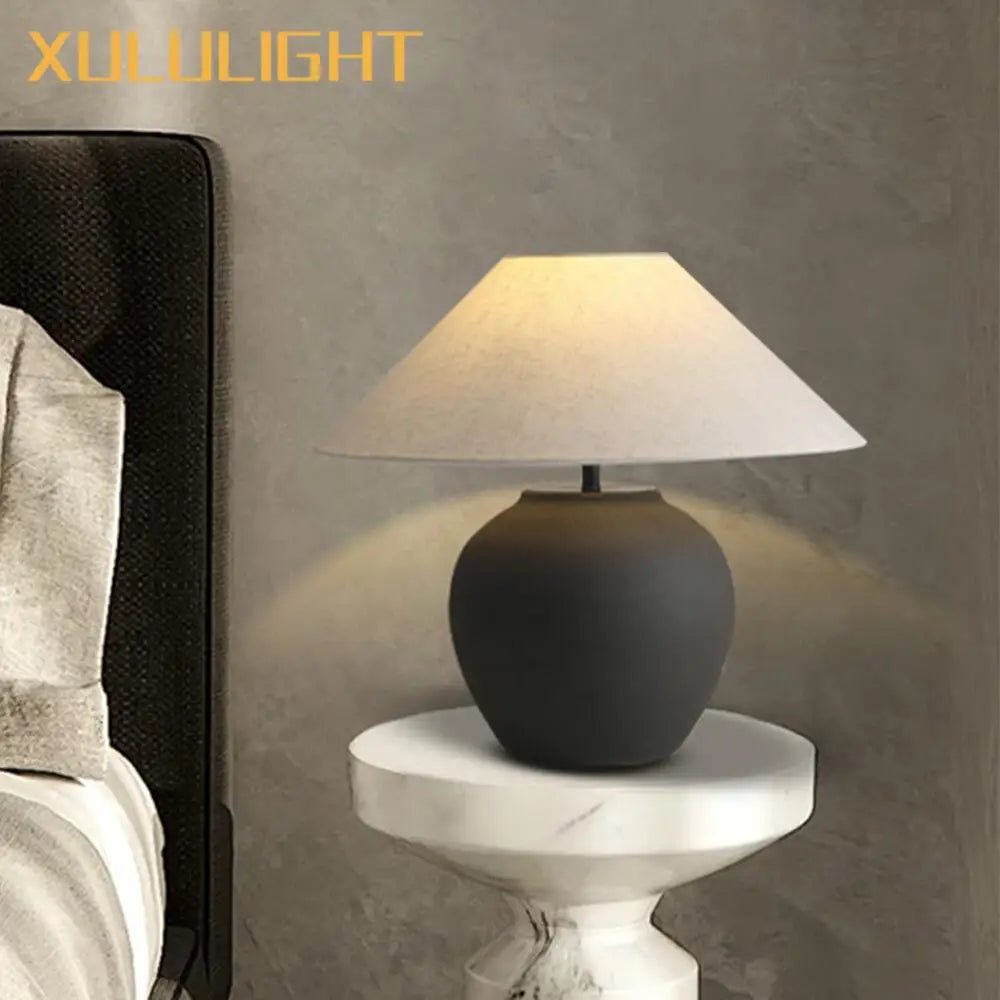 Lampe de table Wabi Sabi en céramique noire style japonais rétro avec lumière chaude réglable - Luminous Place