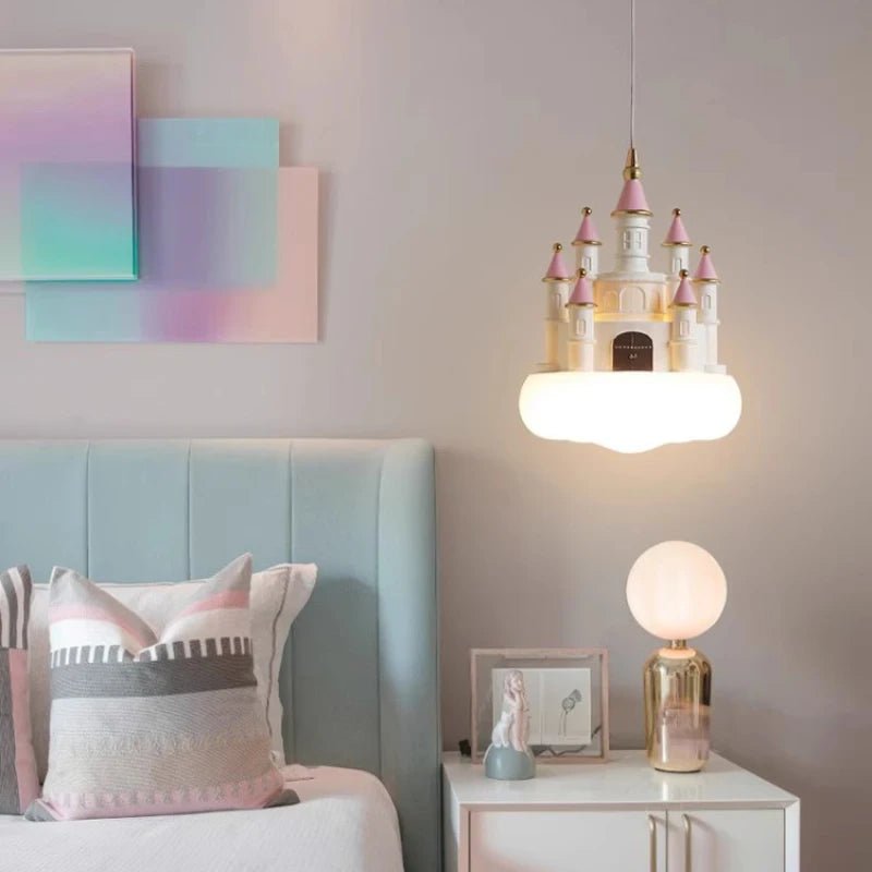 Lampe Enfant Lustre Château Rose en Résine pour Chambre Princesse, Lumière Chaude - Luminous Place