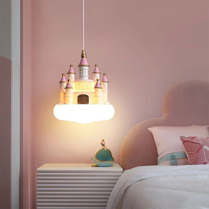 Lampe Enfant Lustre Château Rose en Résine pour Chambre Princesse, Lumière Chaude - Luminous Place