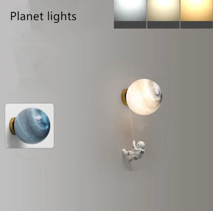 Lampe Enfant Murale Lune Créative en Verre avec LED Astronaute - Luminous Place