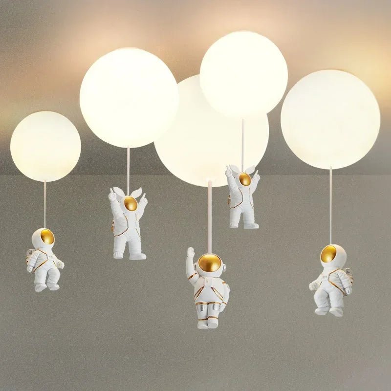 Lampe Enfant Plafonnier LED Ballon Astronome Design Nordique Lumière Chaude - Luminous Place