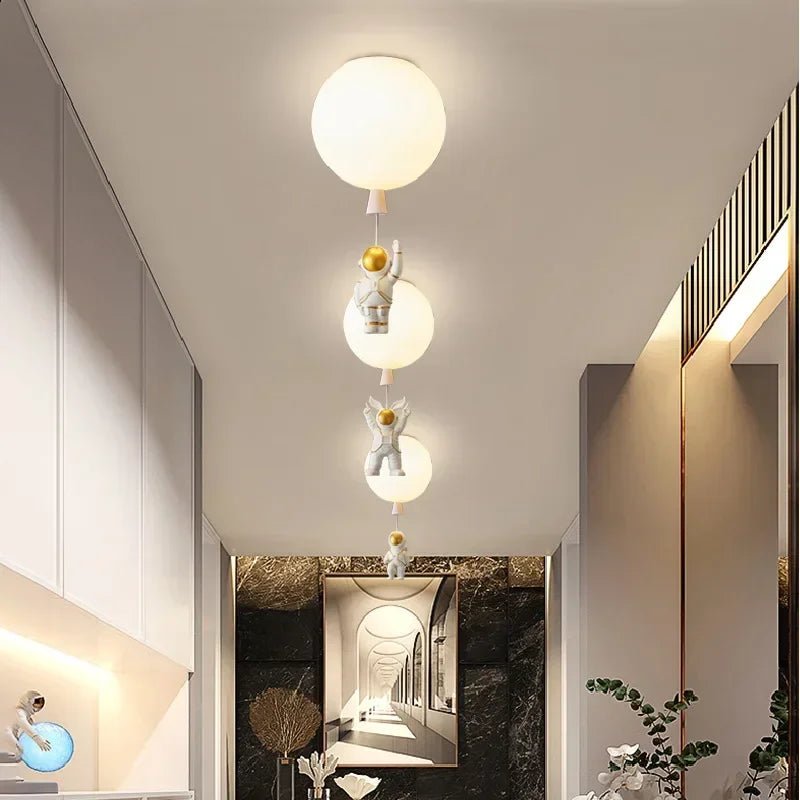 Lampe Enfant Plafonnier LED Ballon Astronome Design Nordique Lumière Chaude - Luminous Place