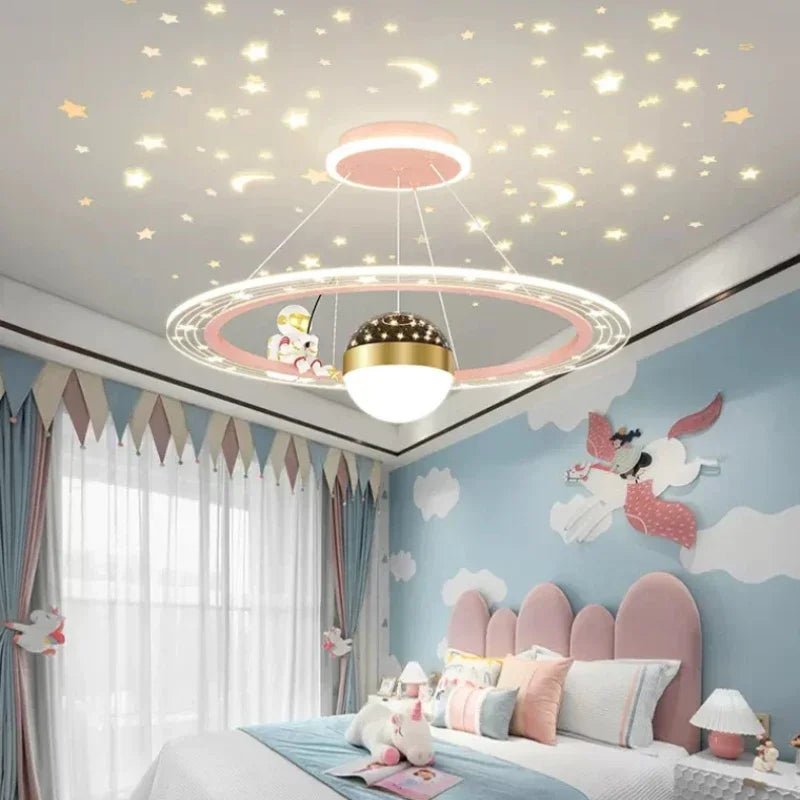 Lampe Enfant Suspension Astronaute LED Dimmable Ambiance Ciel Étoilé - Luminous Place