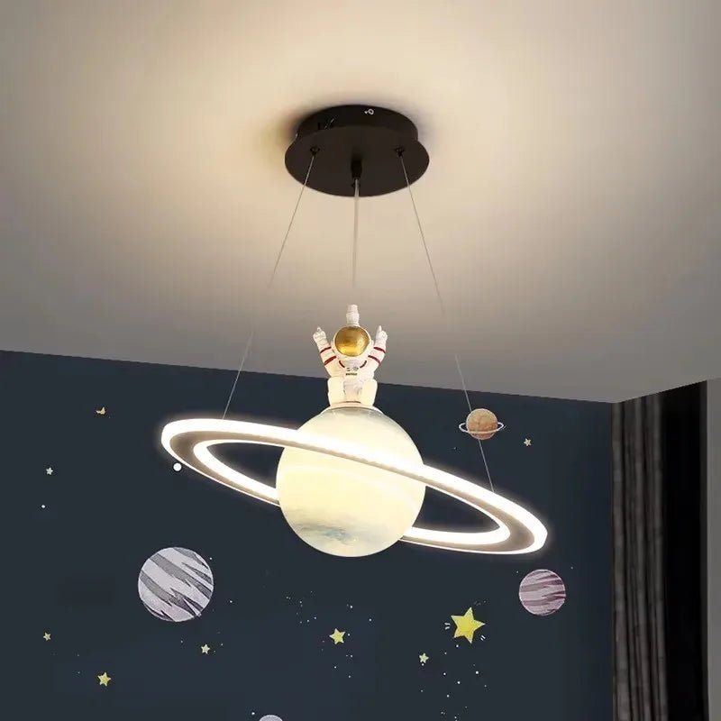 Lampe Enfant Suspension LED Astronaute Nordique Planètes Terre et Lune - Luminous Place