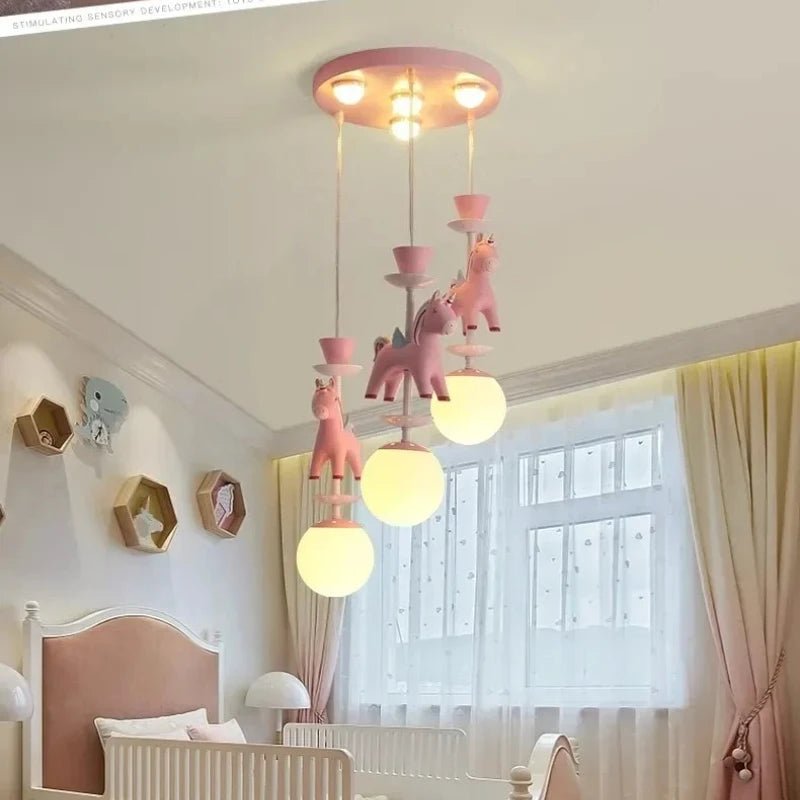 Lampe Enfant Suspension LED Carrousel Rose Design Créatif et Protection des Yeux - Luminous Place